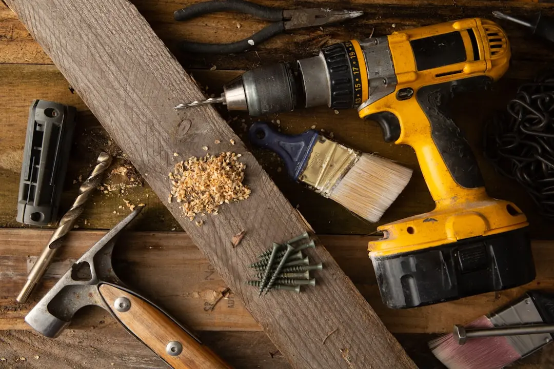 How a handyman gets found by local customers on Djobzy's live map